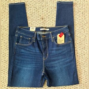 NWT Levi’s 720 High Rise Super Skinny Size 31